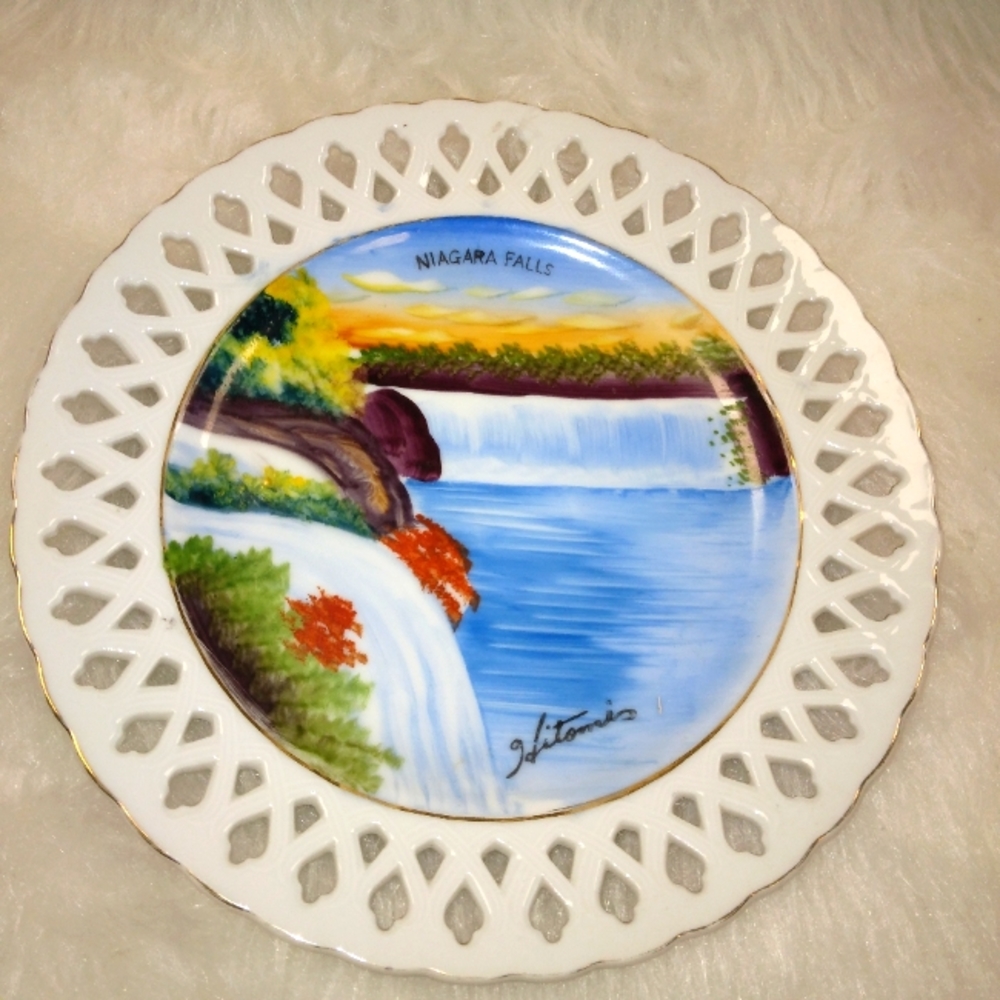 Souvenir Niagara Falls hand painted plate.